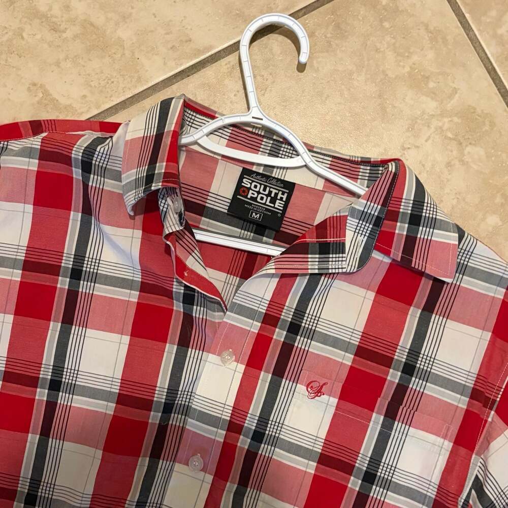 Southpole Authentic Collection Men's Red and White Plaid Short Sleeve Button Dow - Picture 2 of 4